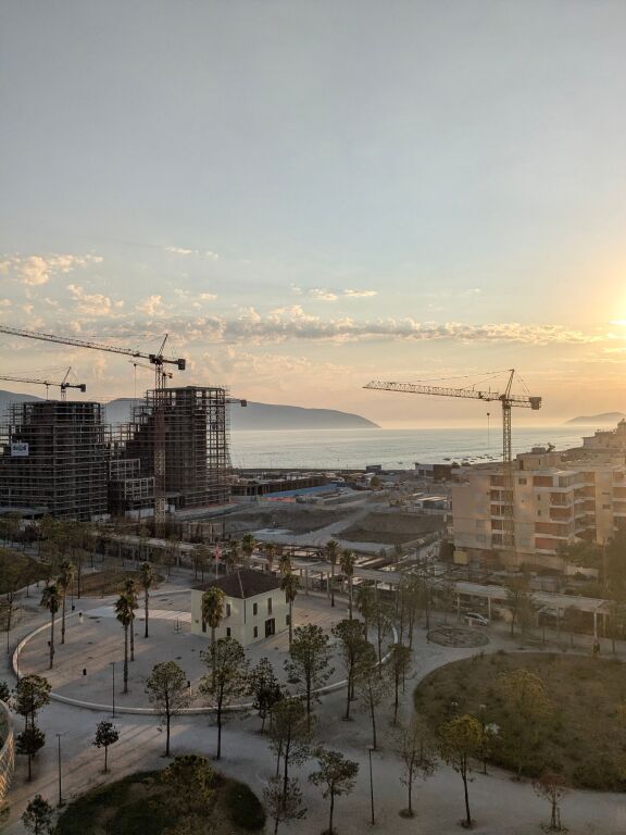 JEPET ME QIRA APARTAMENT 1+1 NE LUNGOMARE VLORE
