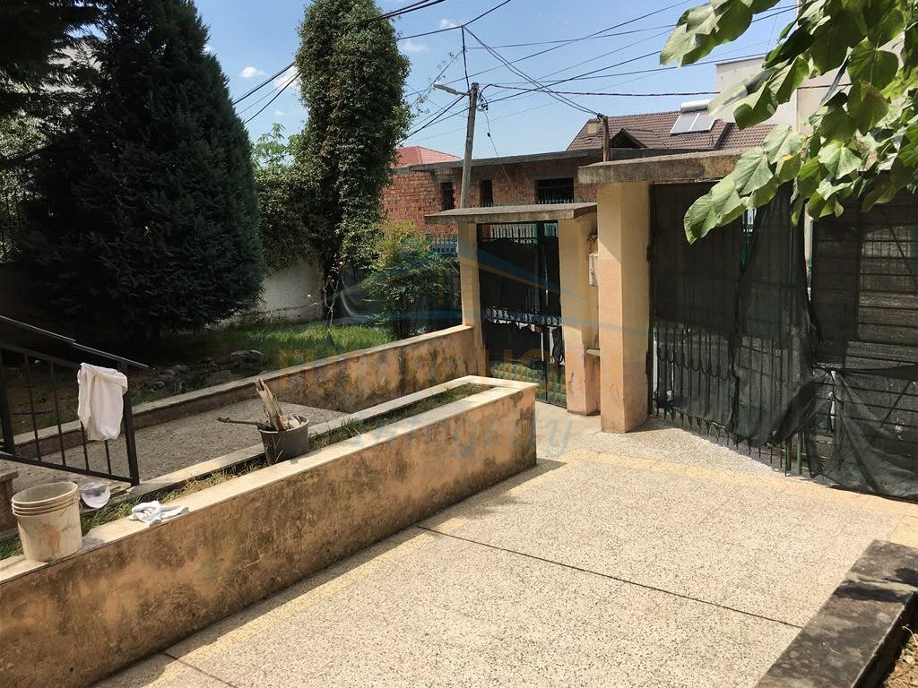 Qera, Vilë 3-Katëshe, Kodra e Priftit, Tiranë.