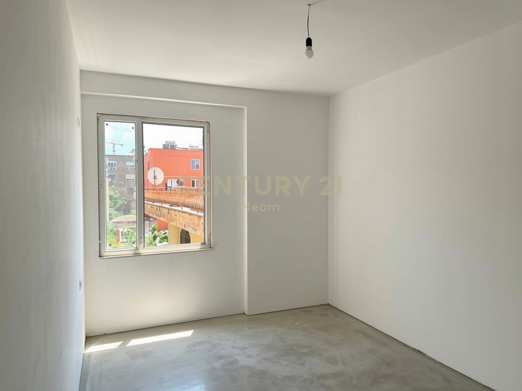 SHITET APARTAMENT 2+1+2 NË ZONËN E XHAMLLIKUT !