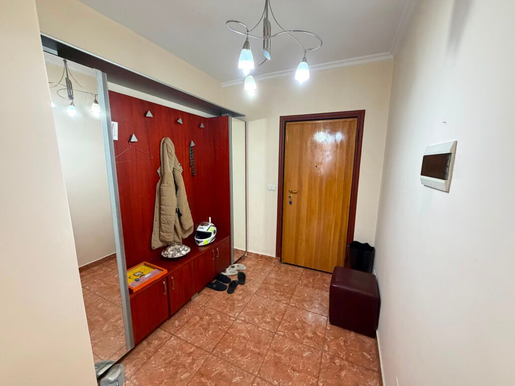 🏡 Shitet apartament 2+1 – Komuna e Parisit  📍 Vendndodhja: Tek Komuna e Parisit, ngjitur me Kika 2.