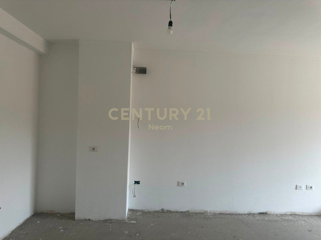 SHITET APARTAMENT 2+1+2 NË ZONËN E XHAMLLIKUT !