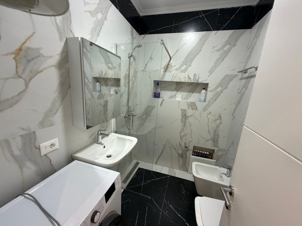 📣 AFFITTO SUPER Appartamento 1+1  📍 Via Jordan Misja, Vicino al Complesso Ndregjoni ✨     💶 Prezzo 50.000 Leke/Mese