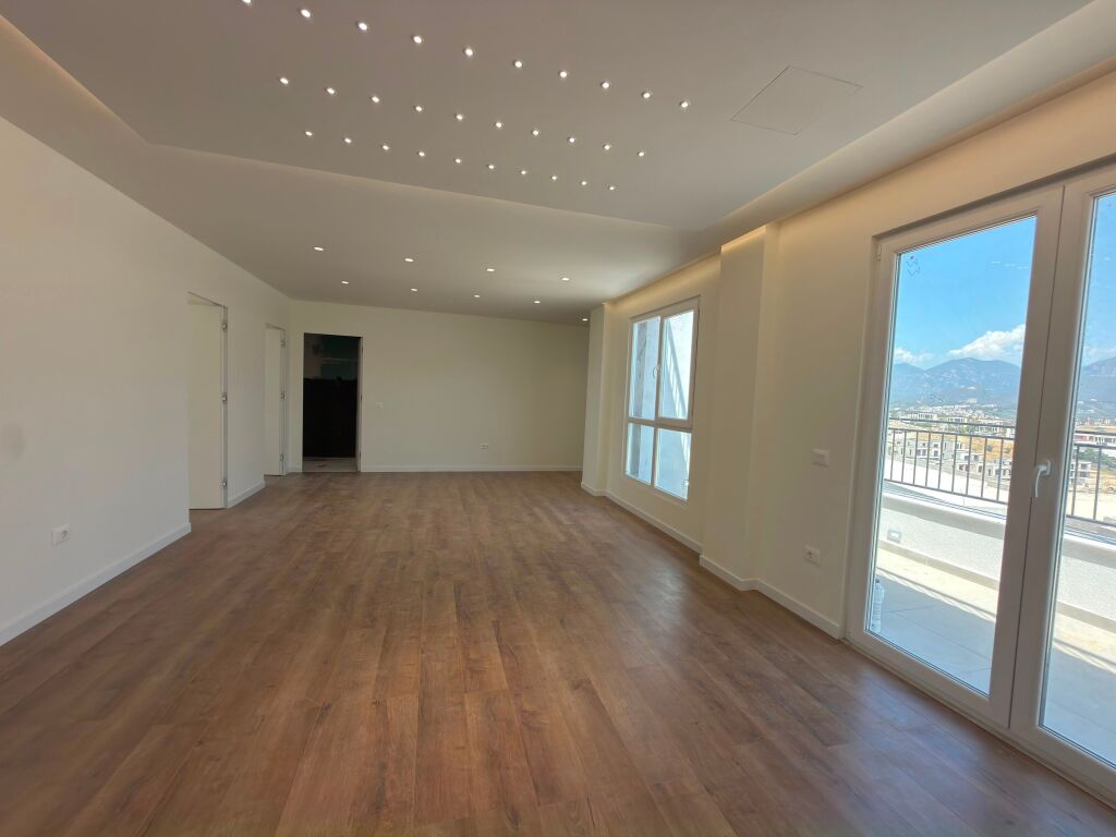 Occasione!!! Appartamento 3+1 Attico Con Vista Sul Lago di Farke In Vendita, A Farke