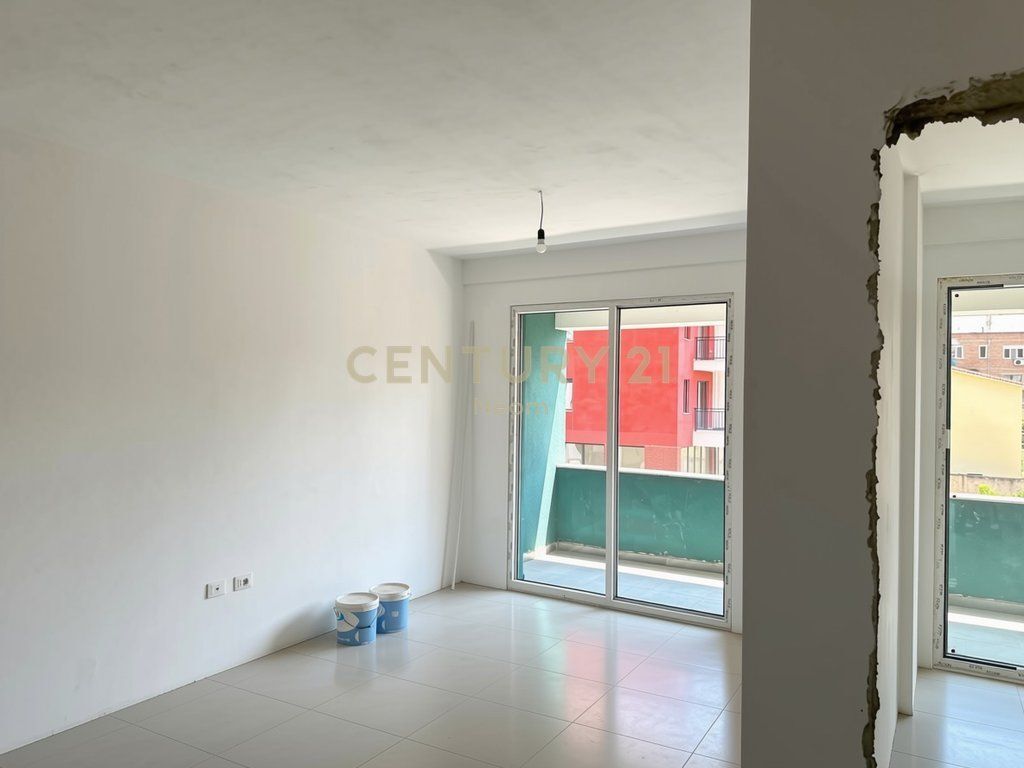 SHITET APARTAMENT 2+1+2 NË ZONËN E XHAMLLIKUT !