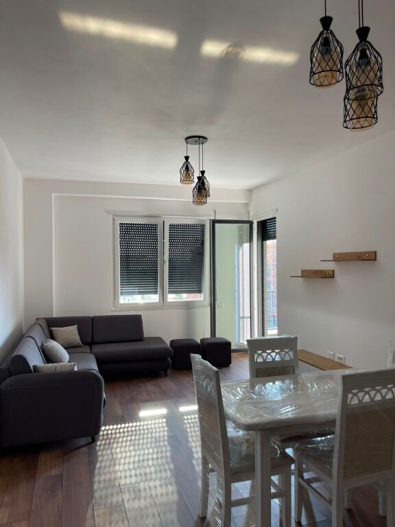 Apartament per qira 2+1 ne zonen e paskuqanit cmimi 400 Euro