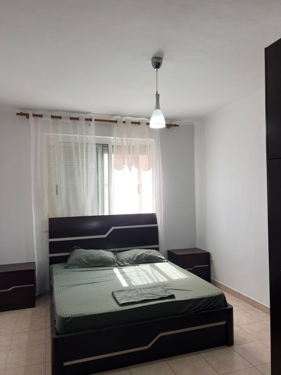 Jepet me qira 2+1 Astir te Fratari 450 mije leke