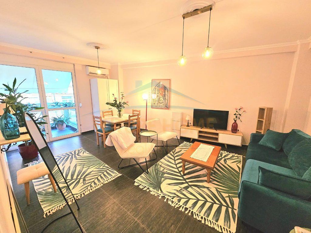 Apartament per shitje 2+1+2, Rruga e Barrikadave, Tiranë.