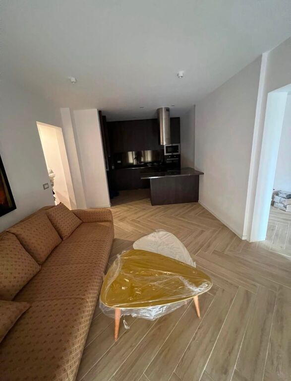 Jepet Apartament 1+1 me qera ne Plazh