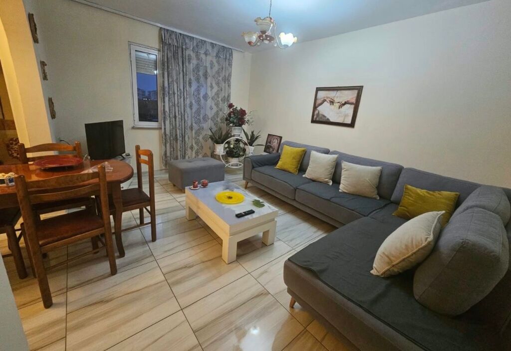 Laprakë vicino a Kmy, appartamento 2+1 in affitto! 55.000 Lek