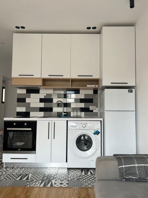Apartament 1+1 me qira tek Mine Peza