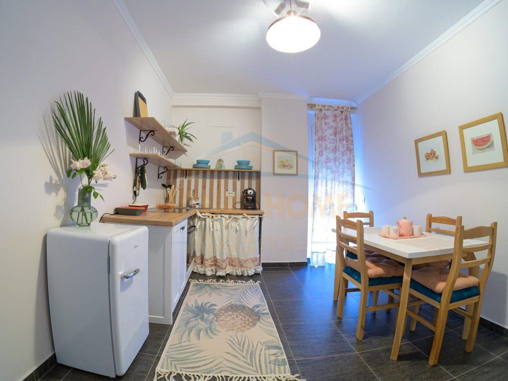 Apartament per shitje 2+1+2, Rruga e Barrikadave, Tiranë.