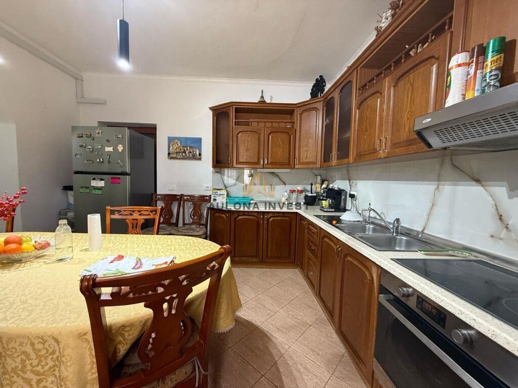 JEPET ME QERA AFATGJATE KATI I PARE I NJE SHTEPI PRIVATE NE KUZUM BABA, VLORE