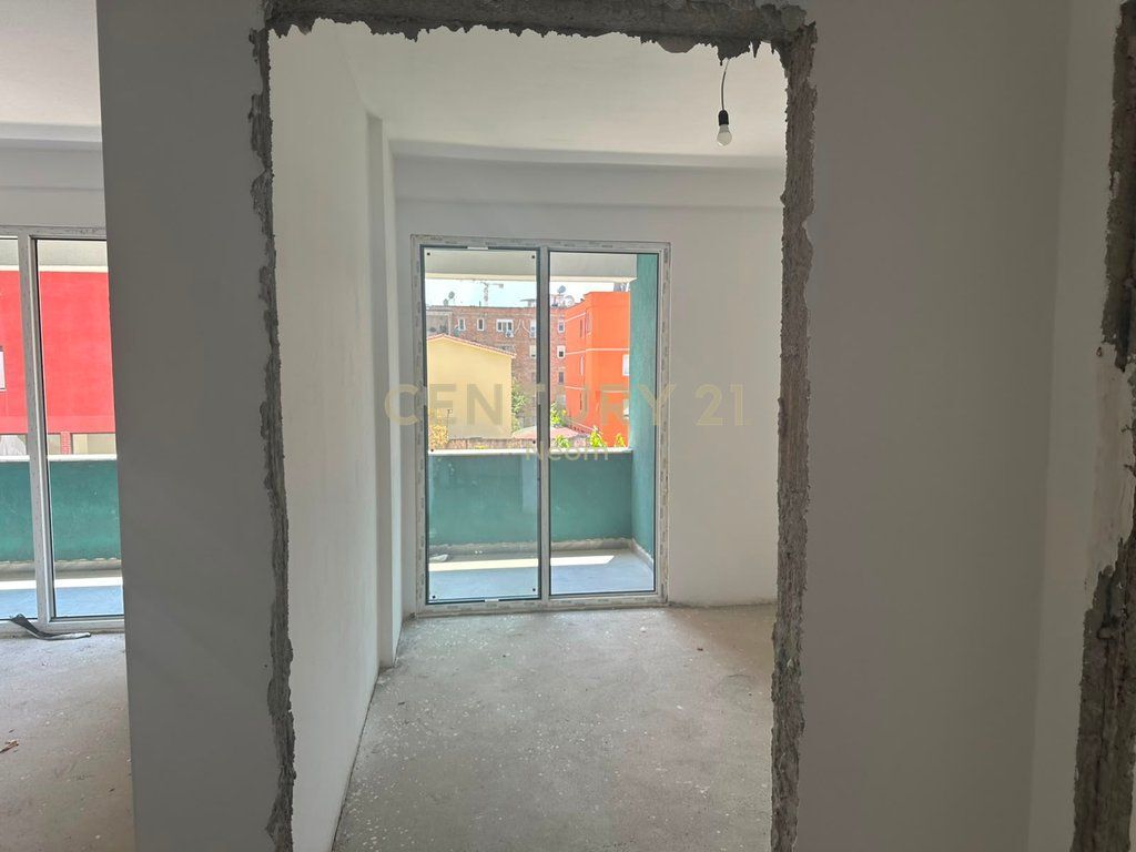 SHITET APARTAMENT 2+1+2 NË ZONËN E XHAMLLIKUT !