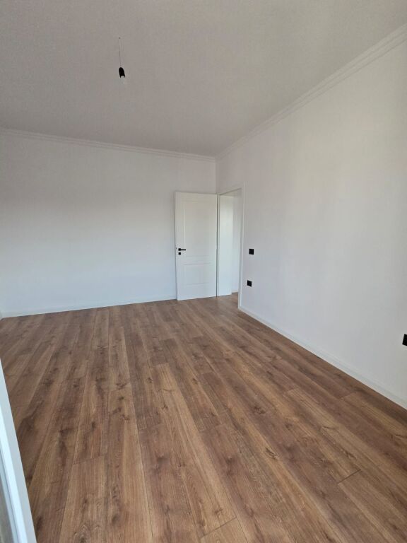 SHITET APARTAMENT 2+1 – KOMPLEKSI FRATARI, ASTIR