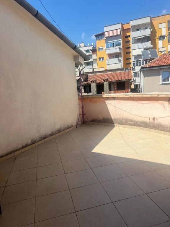 Jepet Me Qera Apartament 1+1+1 Ballkon