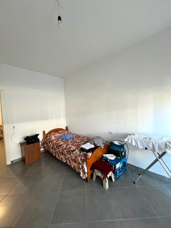 🏡 SHITET APARTAMENT 2+1 – KOMPLEKSI TOM DOSHI, SHKOZË