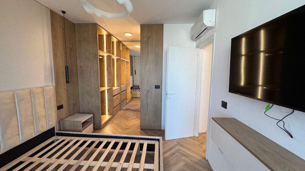 Shitet apartament lux 2+1 plazh