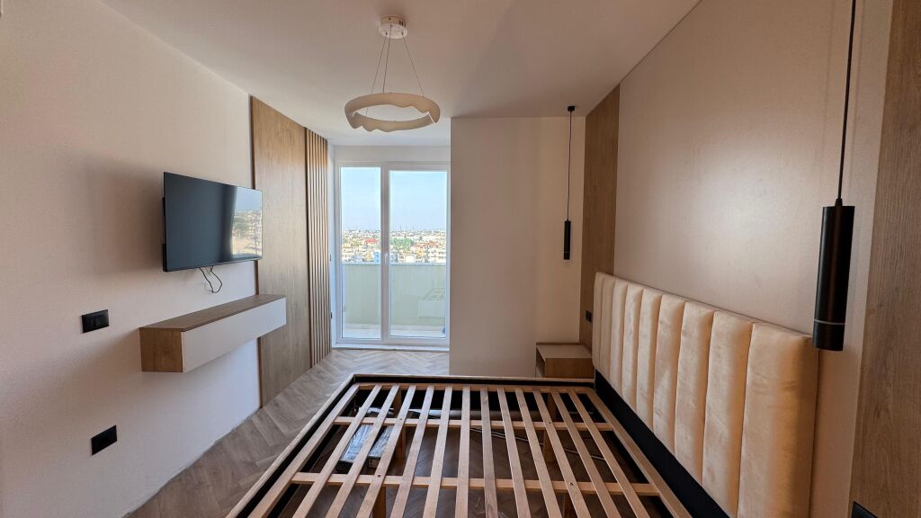 Shitet apartament lux 2+1 plazh