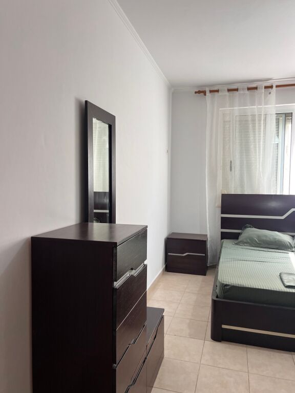 Jepet me qira 2+1 Astir te Fratari 450 mije leke