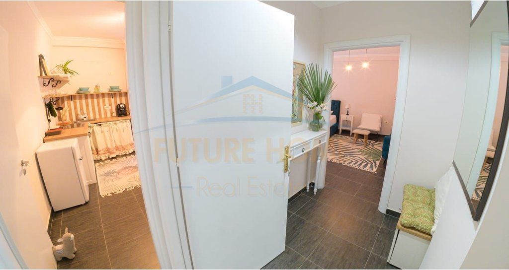 Apartament per shitje 2+1+2, Rruga e Barrikadave, Tiranë.