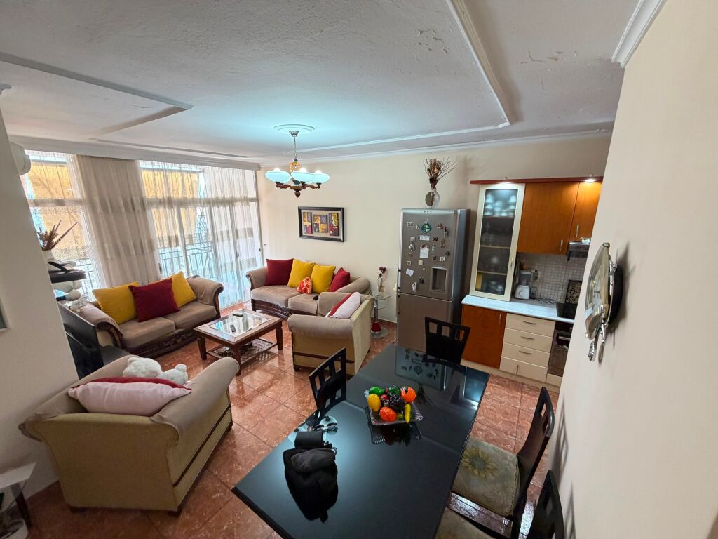 🏡 Shitet apartament 2+1 – Komuna e Parisit  📍 Vendndodhja: Tek Komuna e Parisit, ngjitur me Kika 2.