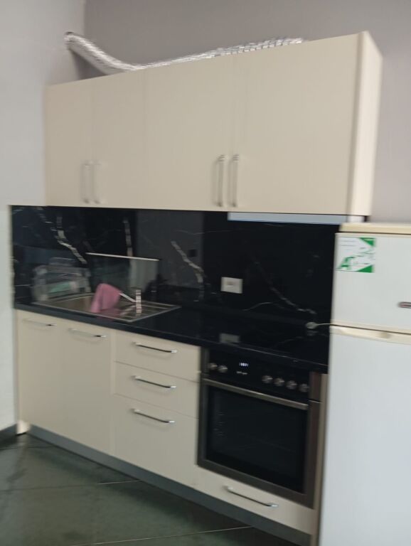 JEPET ME QERA STUDIO/ Garsoniere ne Tirane prane PATI TRAVEL