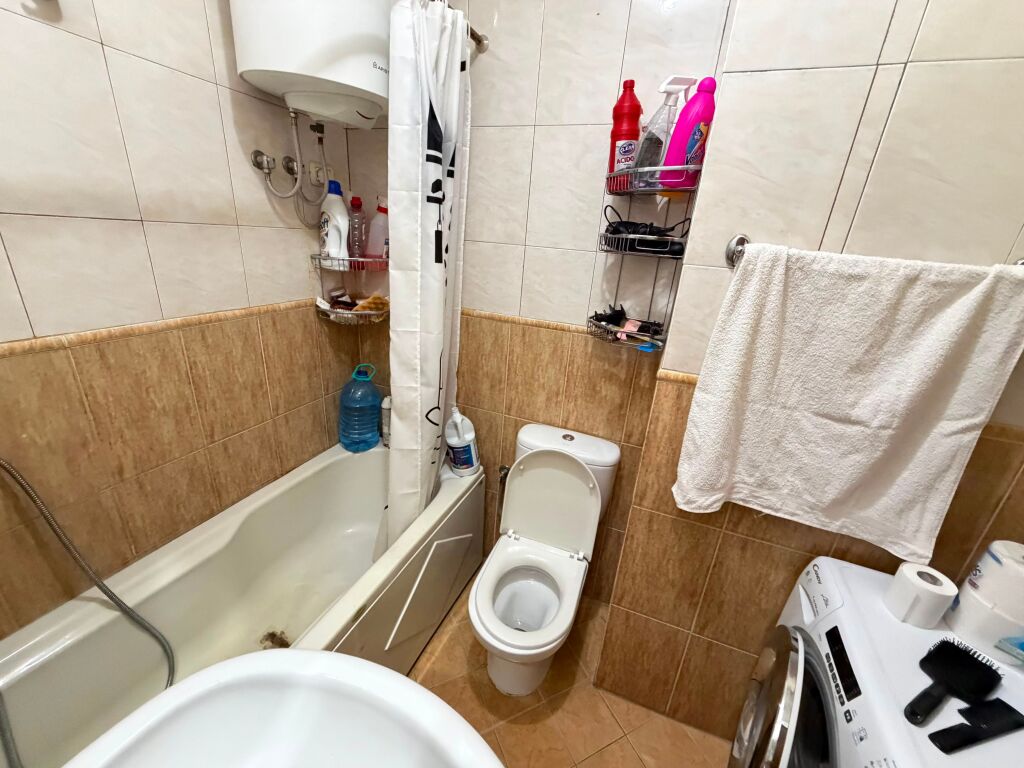 🏡 Shitet apartament 2+1 – Komuna e Parisit  📍 Vendndodhja: Tek Komuna e Parisit, ngjitur me Kika 2.