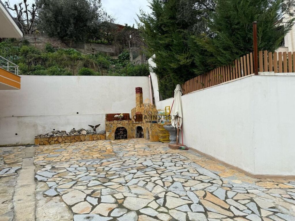 JEPET ME QERA AFATGJATE KATI I PARE I NJE SHTEPI PRIVATE NE KUZUM BABA, VLORE