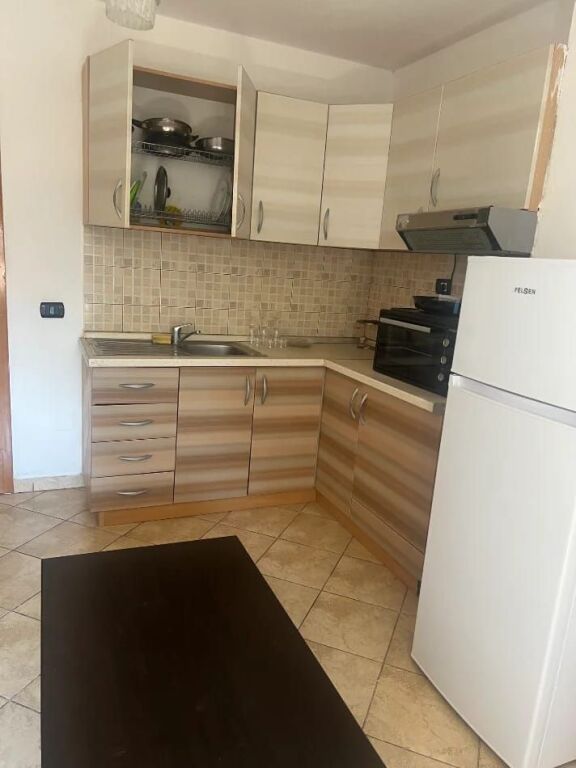Jepet Me Qera Apartament 1+1+1 Ballkon