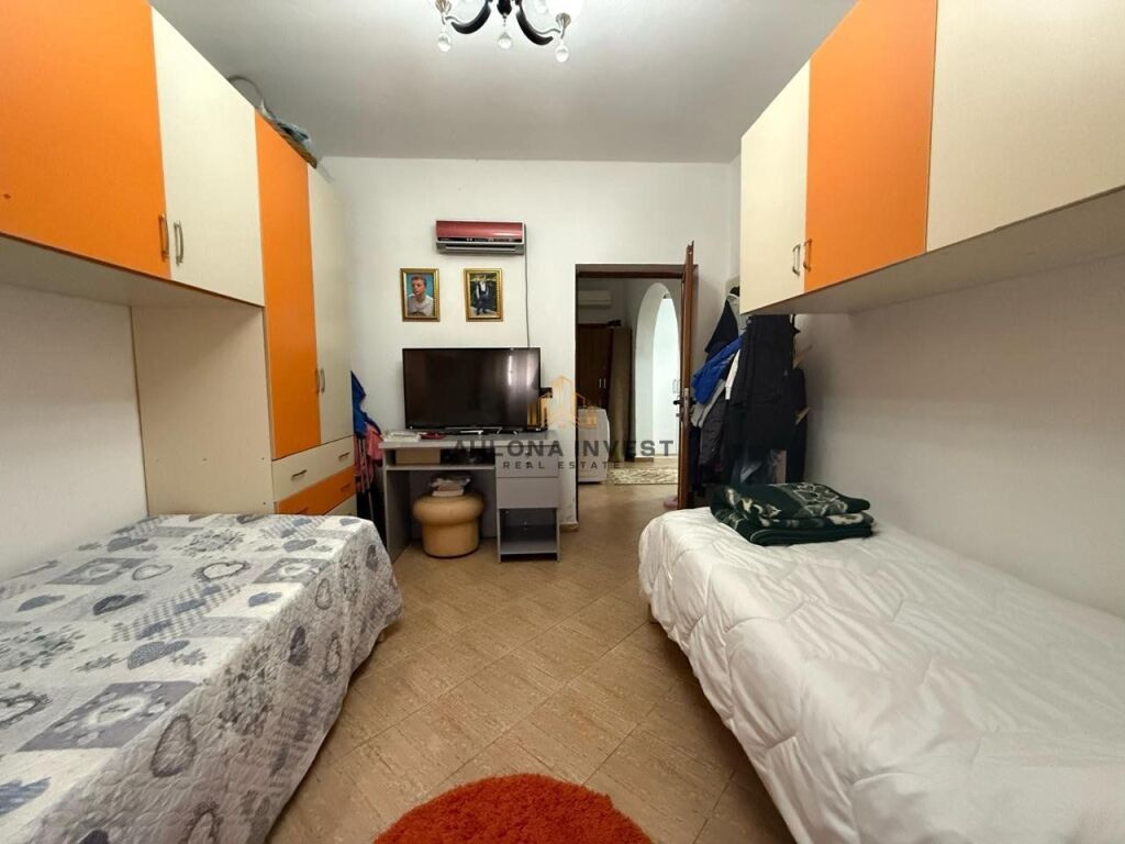 JEPET ME QERA AFATGJATE KATI I PARE I NJE SHTEPI PRIVATE NE KUZUM BABA, VLORE