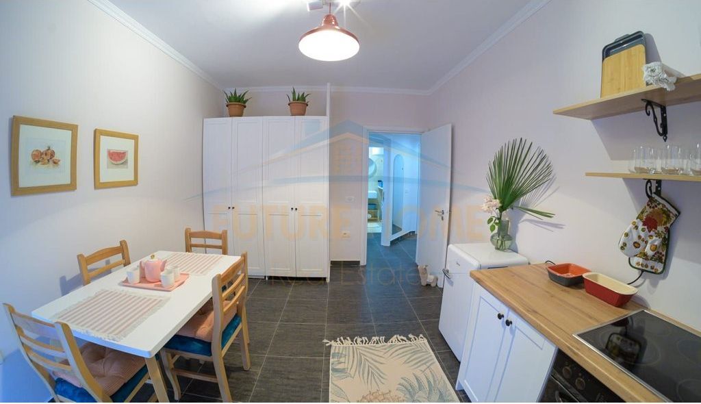 Apartament per shitje 2+1+2, Rruga e Barrikadave, Tiranë.