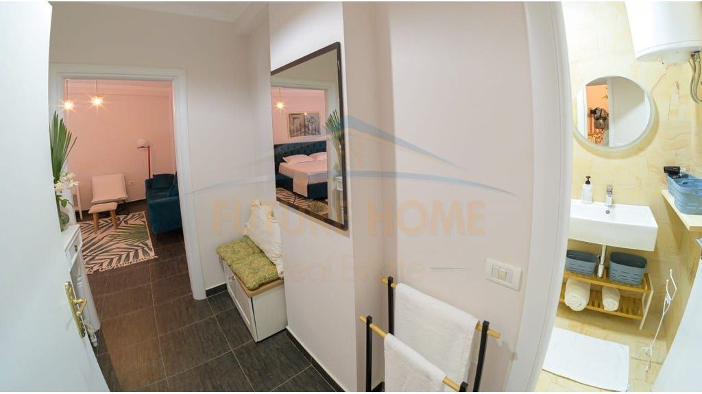 Apartament per shitje 2+1+2, Rruga e Barrikadave, Tiranë.