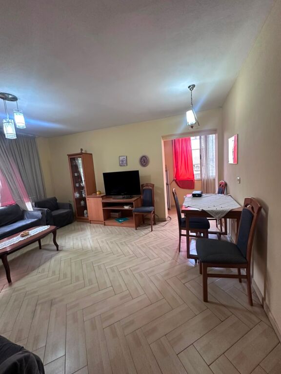 Apartament 1+1 me qera tek Shkolla e Baletit