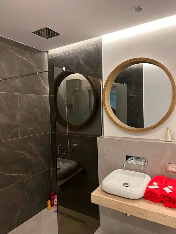 Jepet Apartament 1+1 me qera ne Plazh