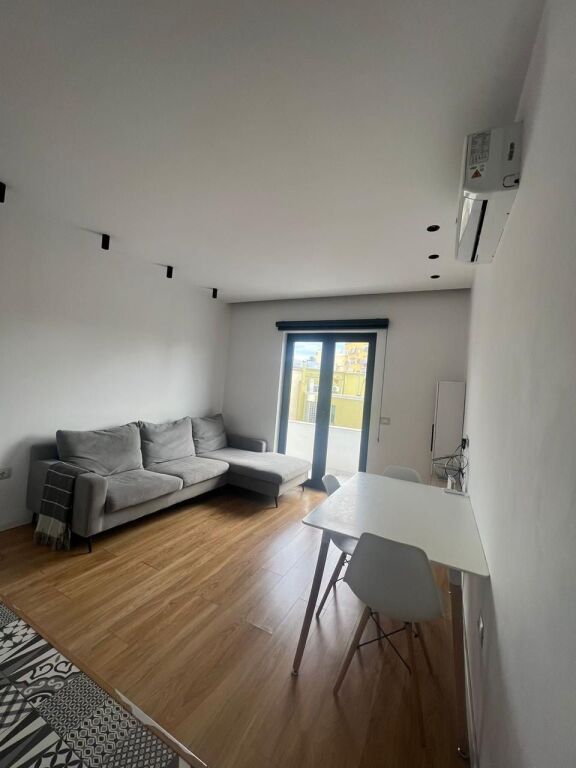 Apartament 1+1 me qira tek Mine Peza