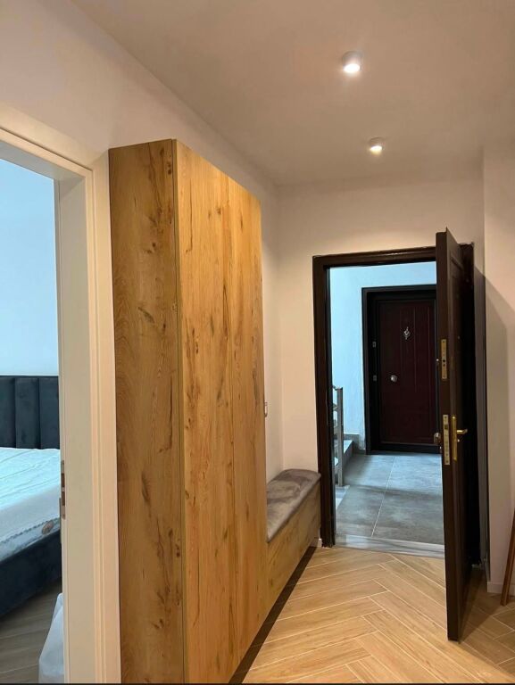 Jepet Apartament 1+1 me qera ne Plazh