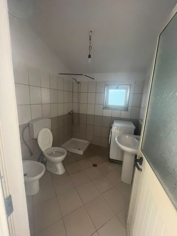Jepet me qera apartment te qytet students 2+1 mobiluar 50000 lek
