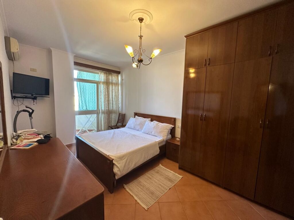 Rruga Fortuzi, prane Hotel Comfort, jepet me qera apartament, 2+1+Parkim, 90,000 Leke