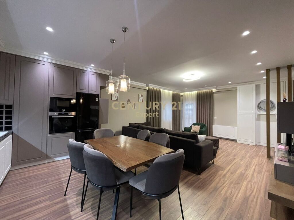 JAPIM APARTAMENT 3+1+2 ME QIRA NE KOMPLEKSIN LAKE LAND RESIDENCE NE FARKE !!!