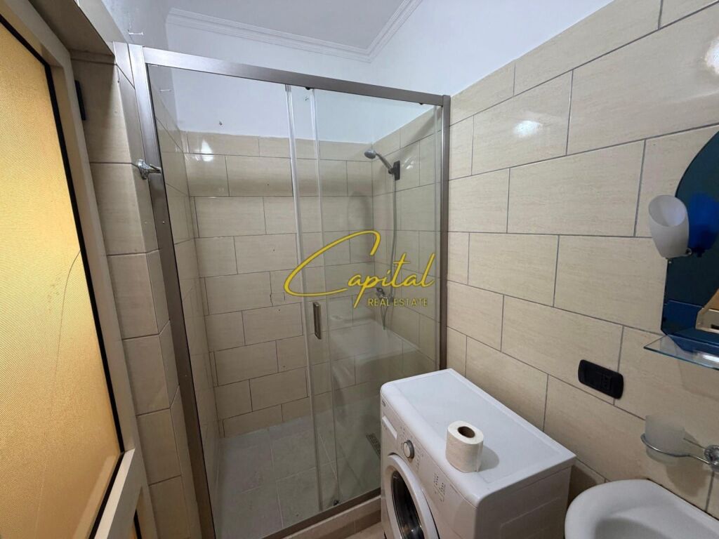 APARTAMENT ME QIRA 1+1 RRUGA E BARRIKADAVE 40.000 LEKE