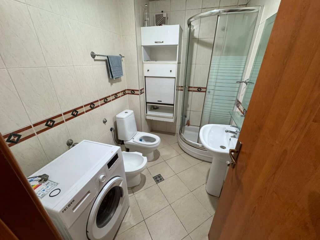 Jepet me Qera Apartament 2+1 tek Komuna parisit, prane Go Tech  id 5378