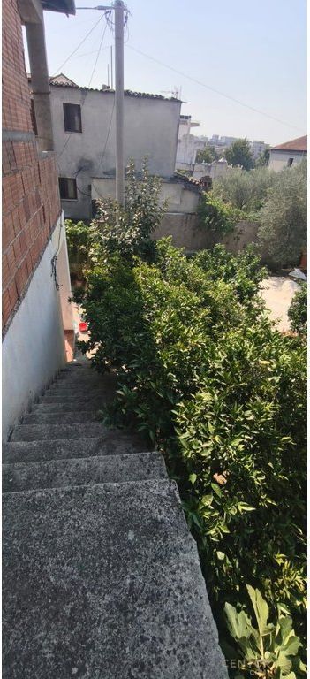 SHITET VILË 2-KATËSHE NË BABRRU 🏡 170,000 € 1,600,000 Lekë