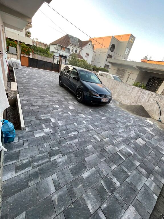 Apartament 2+1 me qira në qendër të Durrësit Stacioni Trenit
