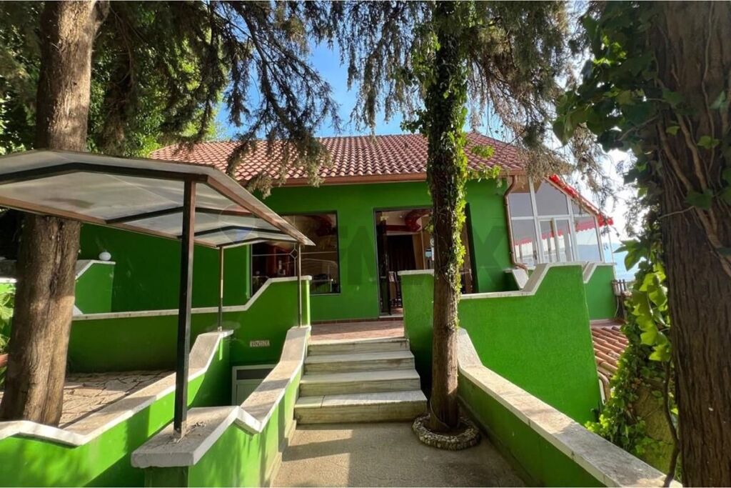🍽️ BAR-RESTORANT ME QIRA – UJË I FTOHTË, VLORË