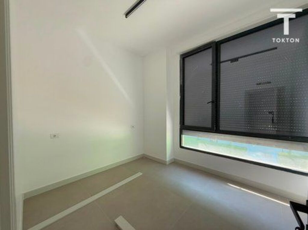 QIRA, AMBIENT BIZNESI, RRUGA 5 MAJ, TIRANË