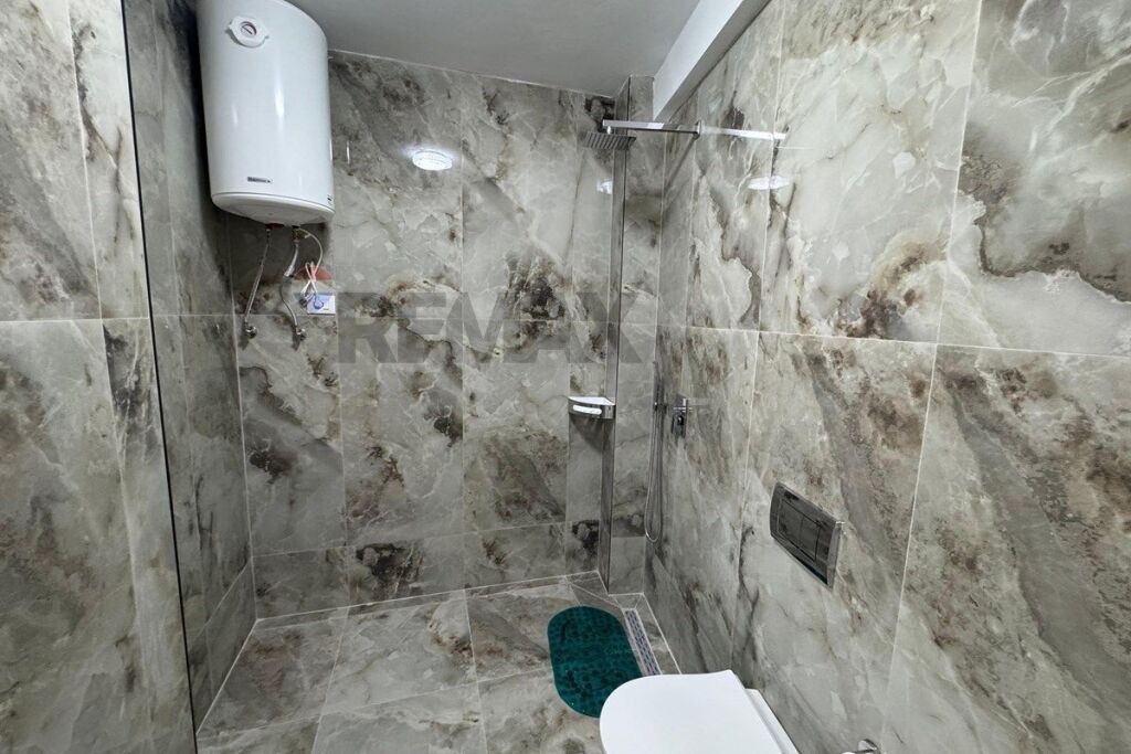 Apartament - Për Qira - Rruga e Barrikadave, Tiranë