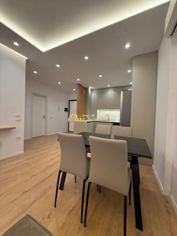 RRUGA DRITAN HOXHA, APARTAMENT ME QERA 1+1