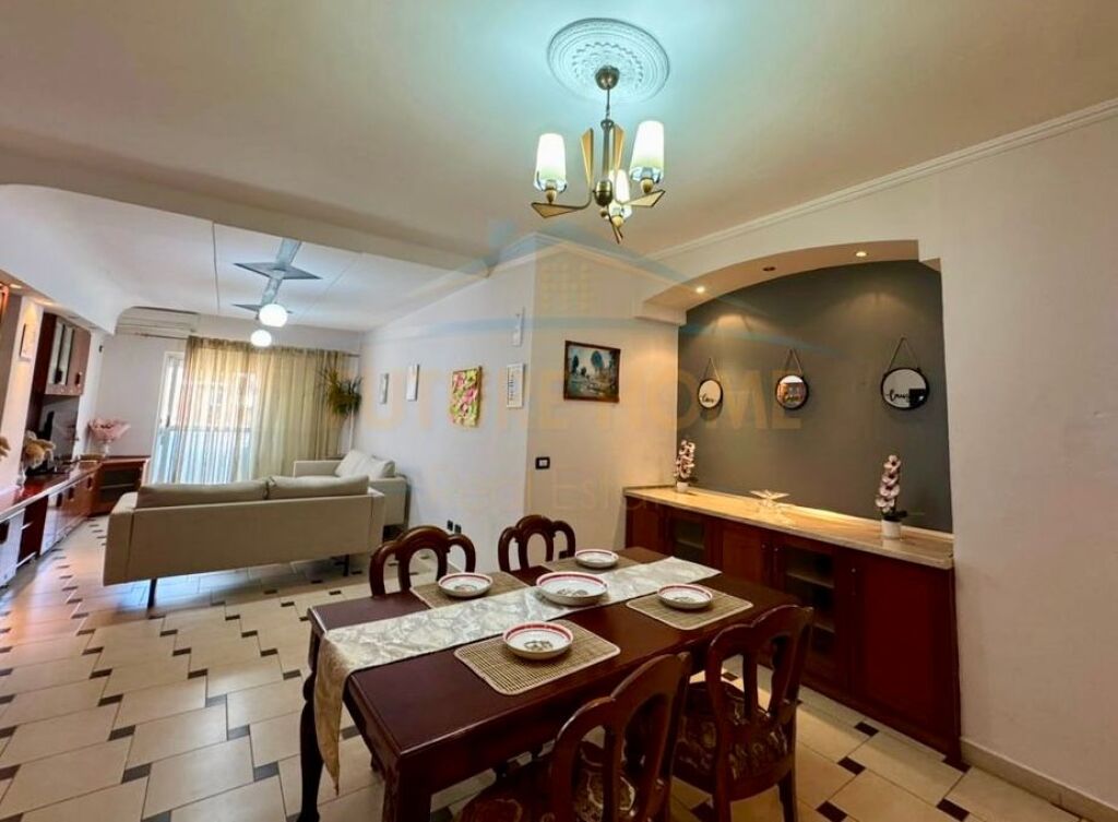 Qira, Apartament 2+1+2, Rruga e Barrikadave, Tiranë.