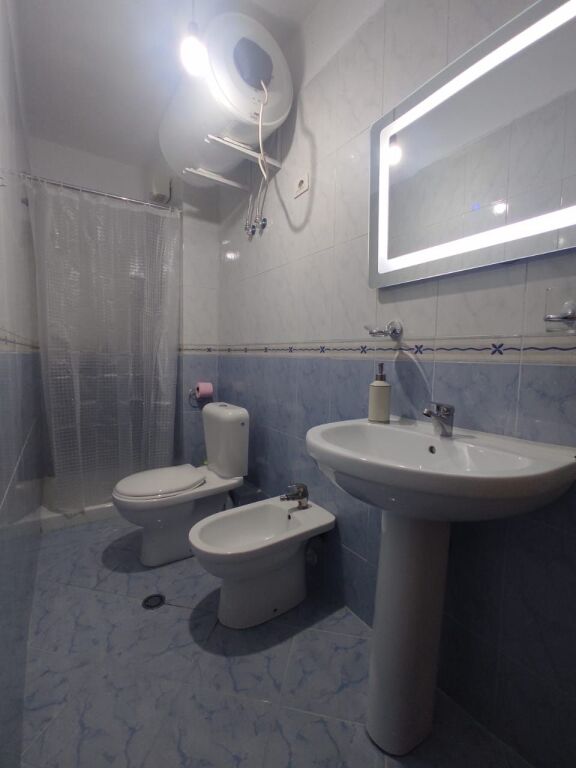 Jepet me qira apartament 3+1