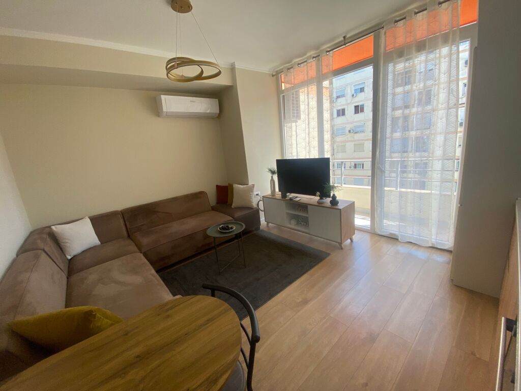 Apartament 1+1 pee qera Astir Kompleksi Fratari !